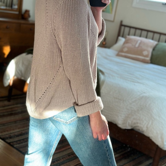 Crochet blush pink sweater - Picture 6 of 6